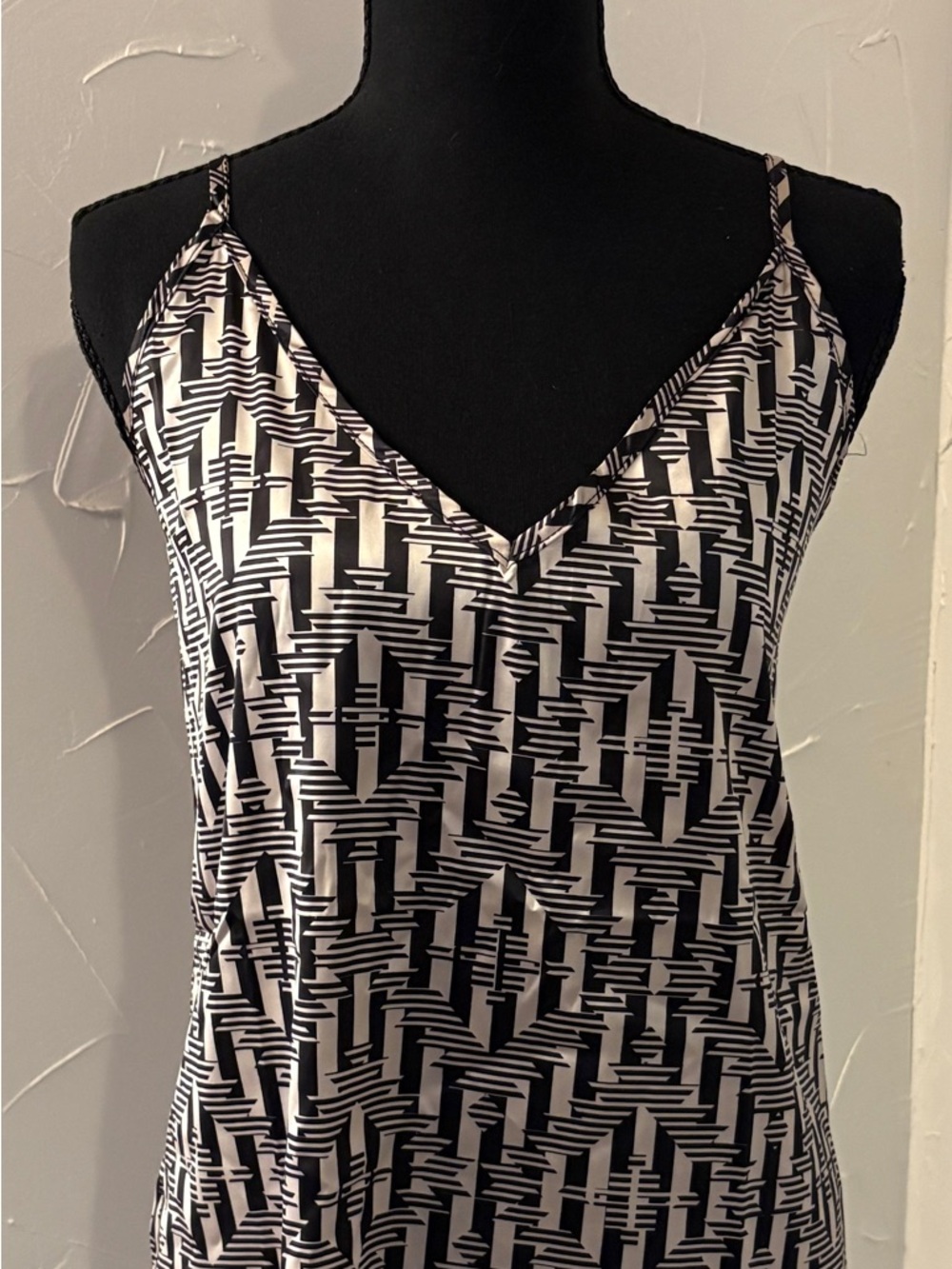 Geometric V-Neck Cami Top - Black & White